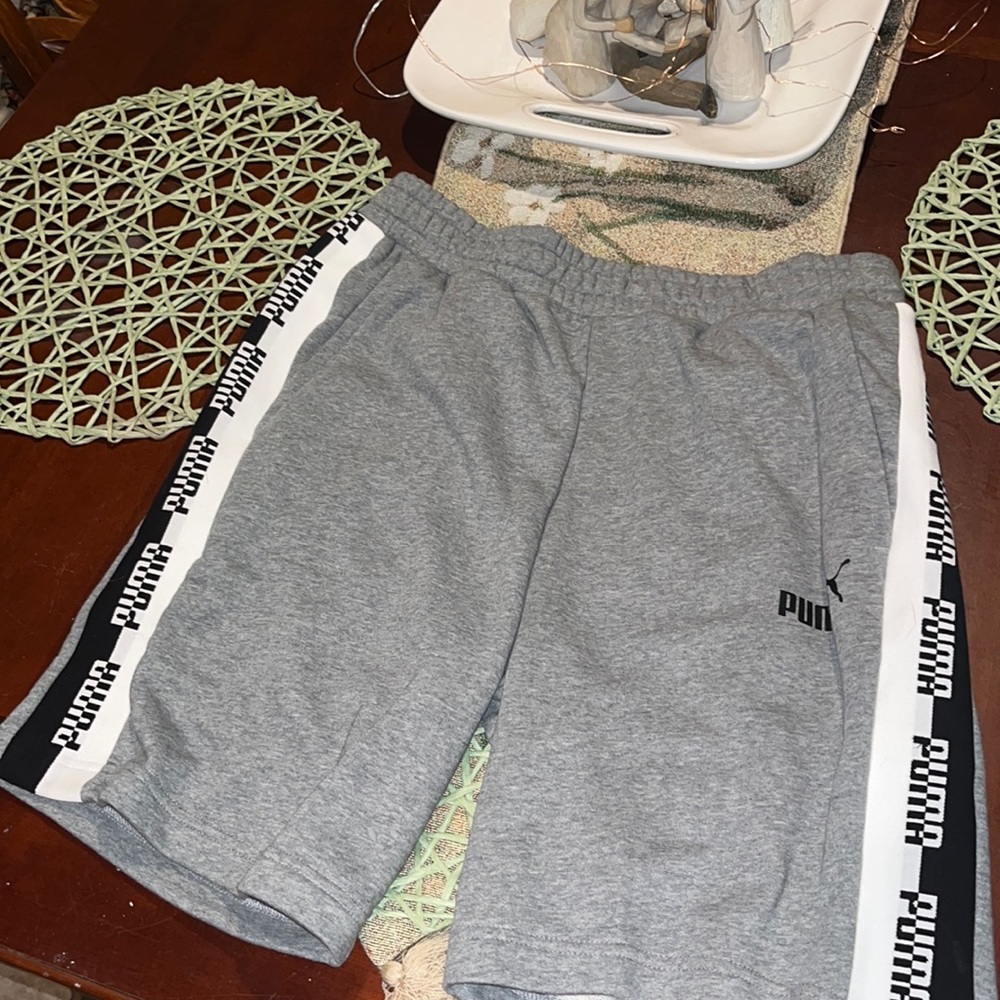 Puma Mens Heritage Tape Sweat Shorts Gray Heathered Fleece Lined Pockets L NWT